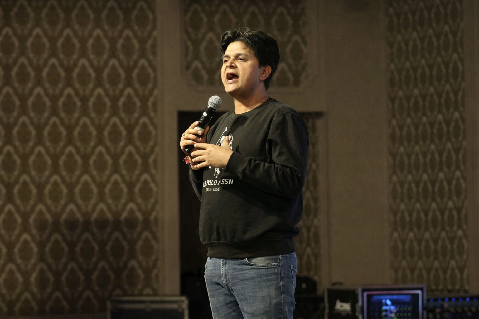 Comedian Vipul Goyal performing at a corporate event in Udaipur Comedian Vipul Goyal performing at a corporate event in Udaipur