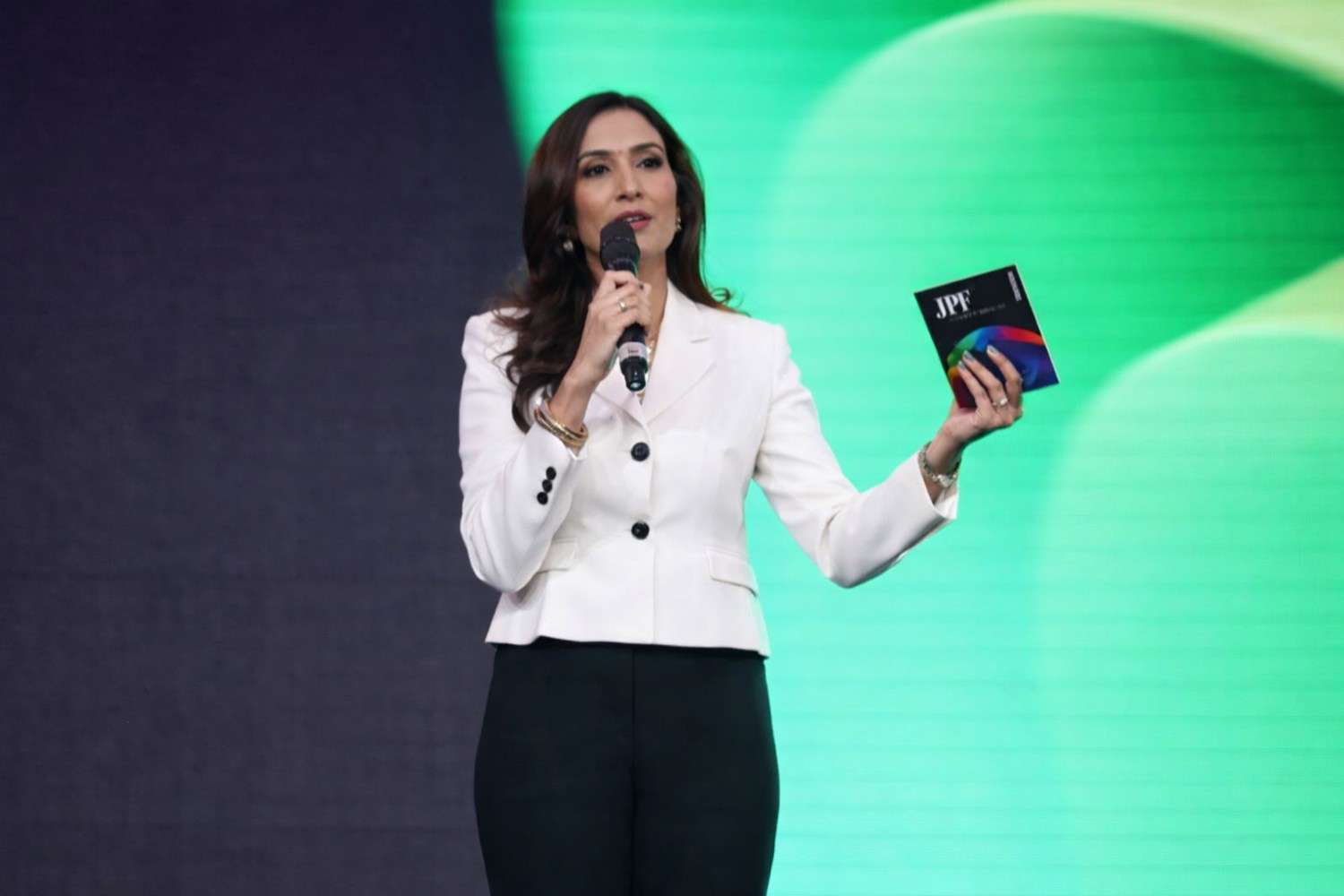 Emcee Ritika Jagtiani hosting a corporate event in Banglore Emcee Ritika Jagtiani hosting a corporate event in Banglore