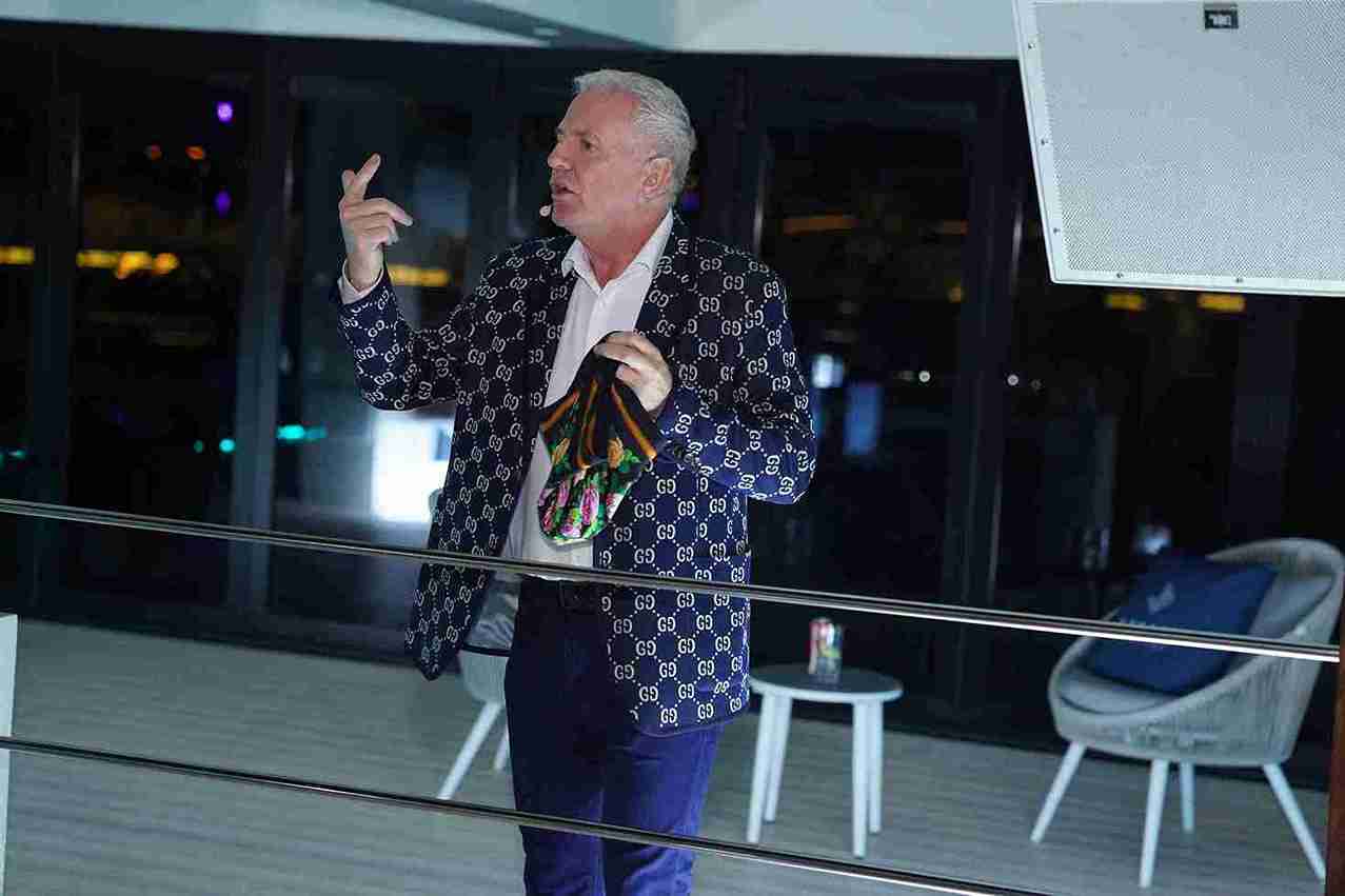 Mentalist Thomas McElroy performing at a corporate event in Dubai Mentalist Thomas McElroy performing at a corporate event in Dubai