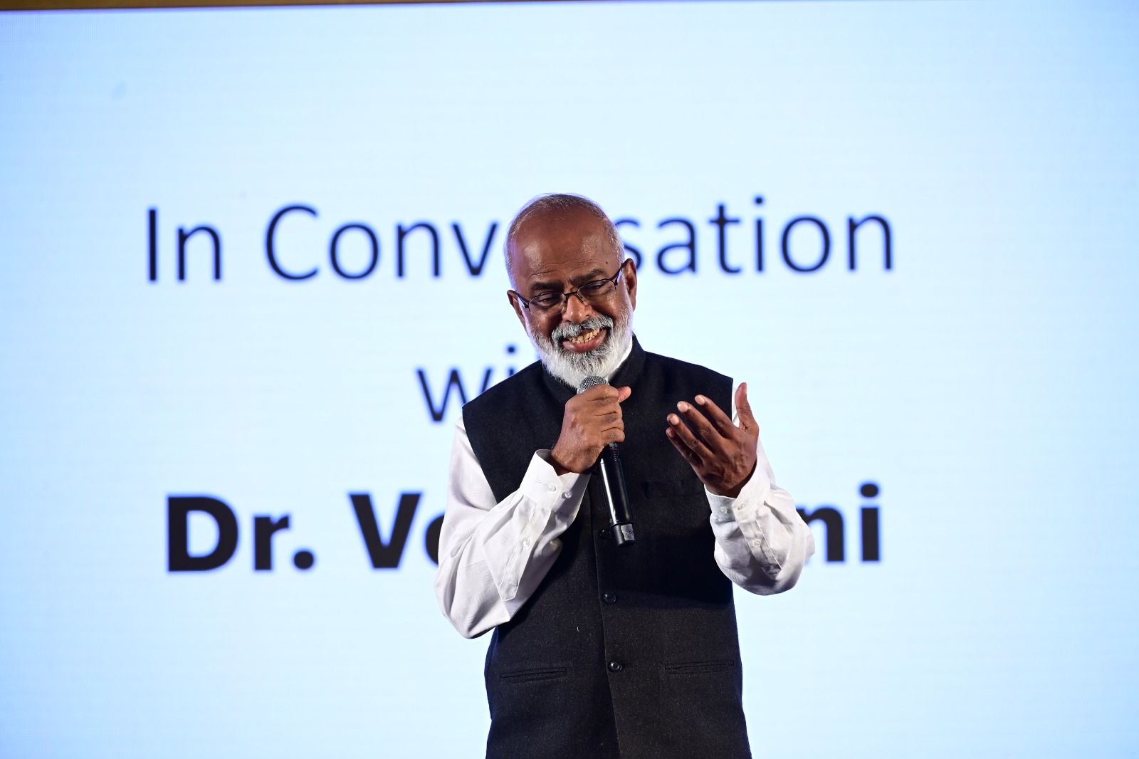 Dr Velumani as a guest speaker at a company offsite in Goa Dr Velumani as a guest speaker at a company offsite in Goa