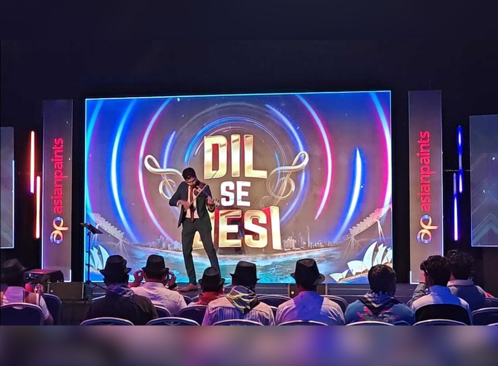 A violinist playing Bollywood tracks at an event for Asian Paints in Sydney A violinist playing Bollywood tracks at an event for Asian Paints in Sydney